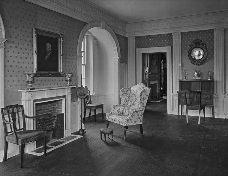 A photograph from 1925 displaying the mantel and overmantel.